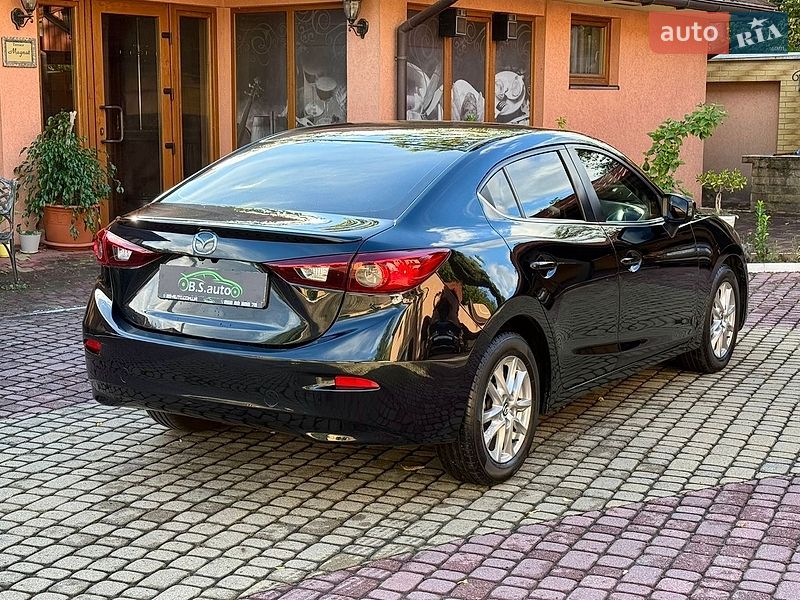 Седан Mazda 3 2015 в Мукачево
