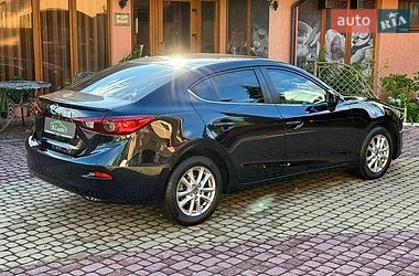 Седан Mazda 3 2015 в Мукачево