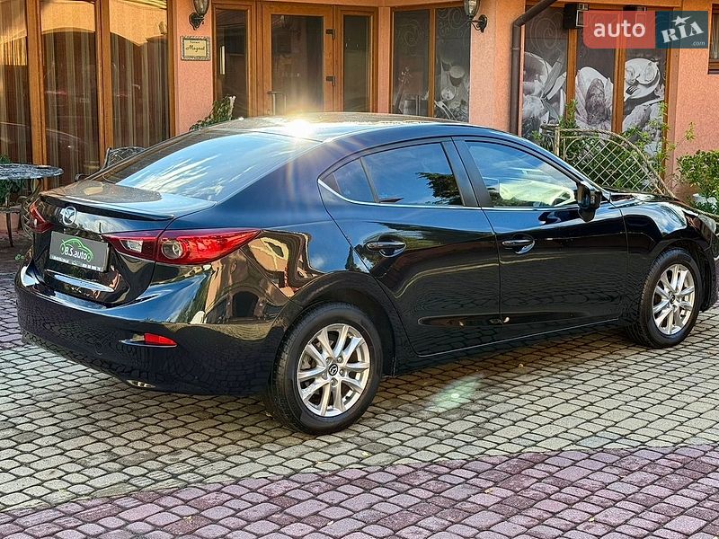 Седан Mazda 3 2015 в Мукачево