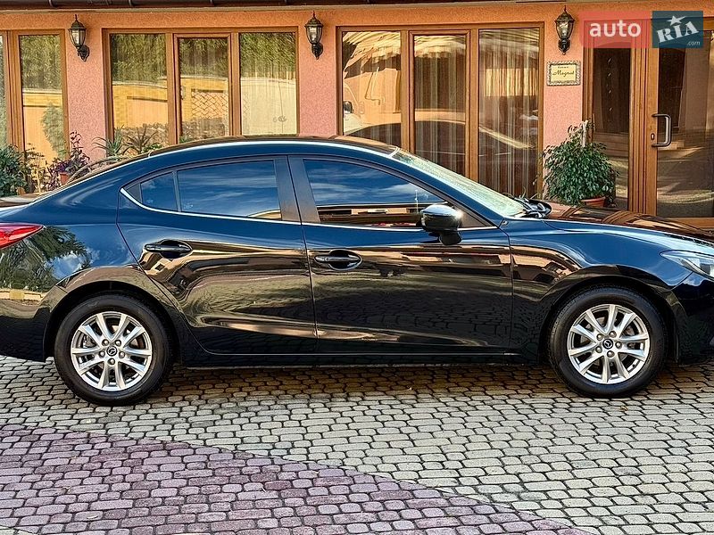 Седан Mazda 3 2015 в Мукачево
