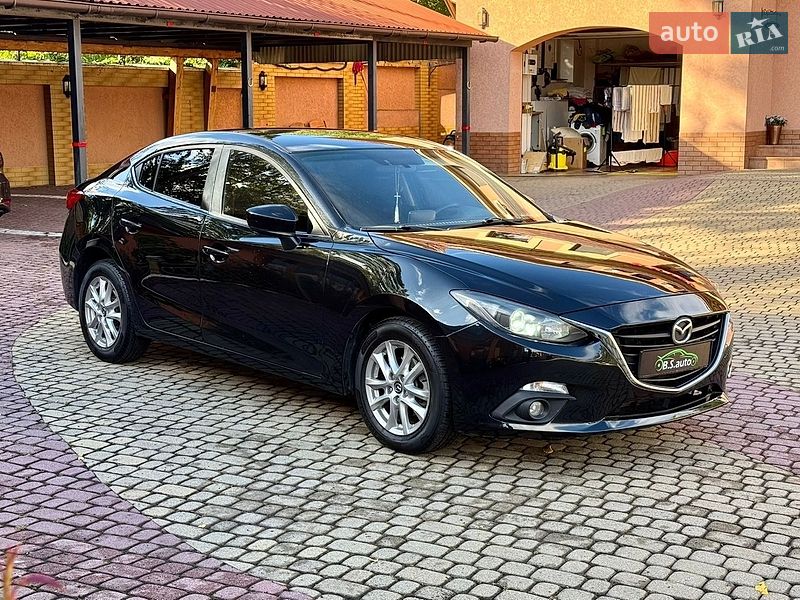 Седан Mazda 3 2015 в Мукачево