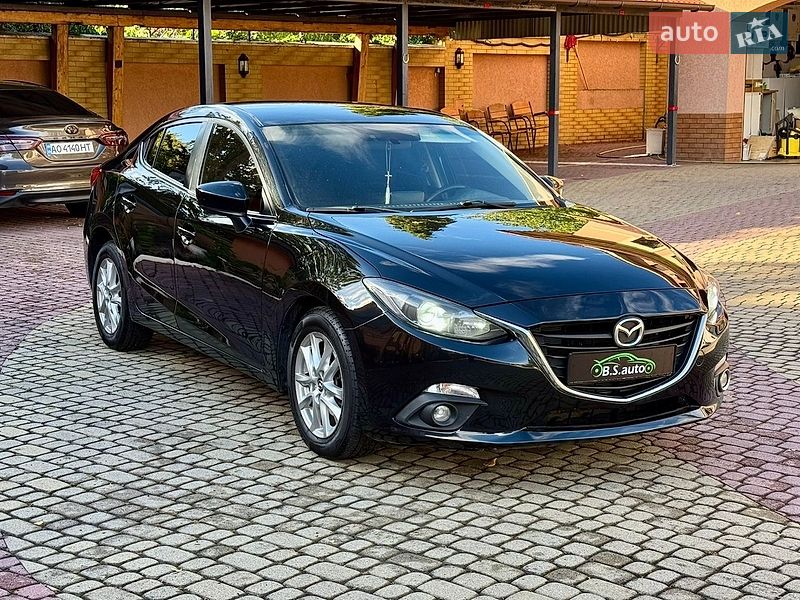 Седан Mazda 3 2015 в Мукачево