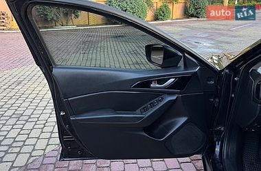 Седан Mazda 3 2015 в Мукачево