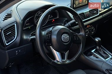 Седан Mazda 3 2015 в Мукачево