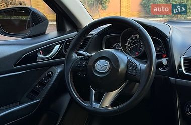 Седан Mazda 3 2015 в Мукачево