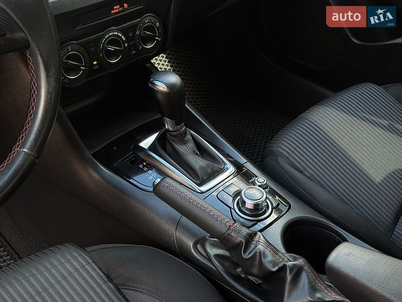 Седан Mazda 3 2015 в Мукачево