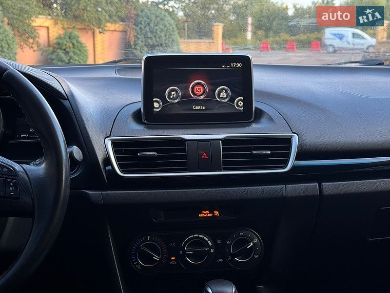 Седан Mazda 3 2015 в Мукачево