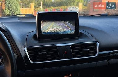 Седан Mazda 3 2015 в Мукачево