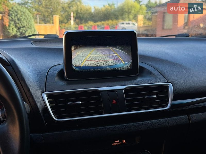 Седан Mazda 3 2015 в Мукачево