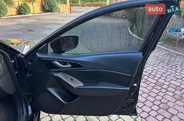 Седан Mazda 3 2015 в Мукачево