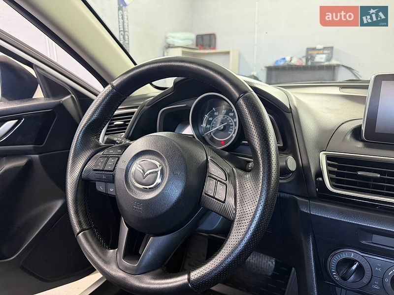 Седан Mazda 3 2015 в Киеве