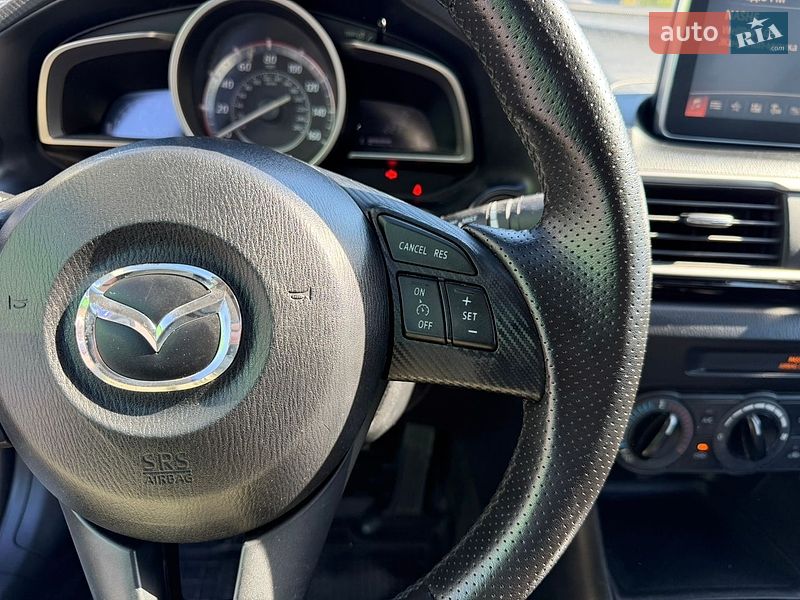 Седан Mazda 3 2015 в Киеве
