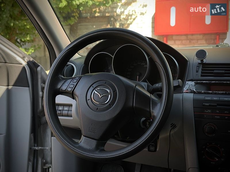 Хэтчбек Mazda 3 2003 в Корсуне-Шевченковском