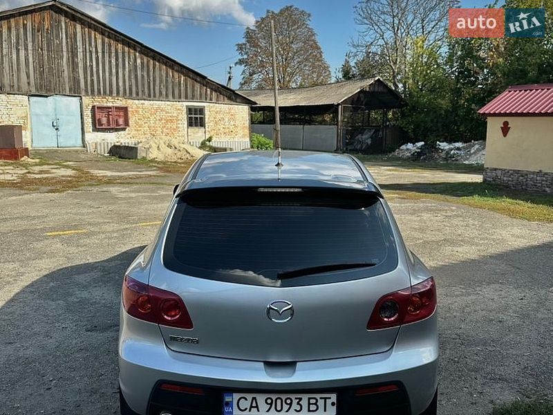 Хетчбек Mazda 3 2003 в Корсунь-Шевченківському