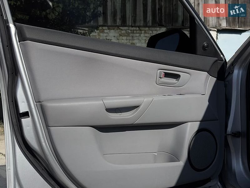 Хэтчбек Mazda 3 2003 в Корсуне-Шевченковском