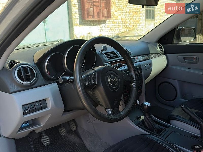 Хетчбек Mazda 3 2003 в Корсунь-Шевченківському