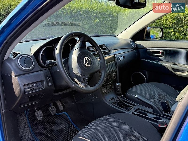 Седан Mazda 3 2005 в Каменском