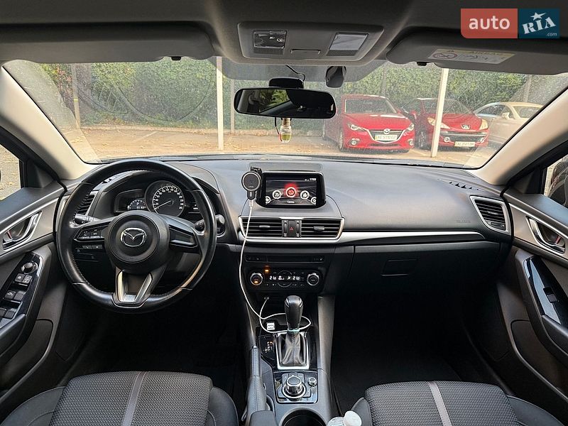Седан Mazda 3 2017 в Днепре