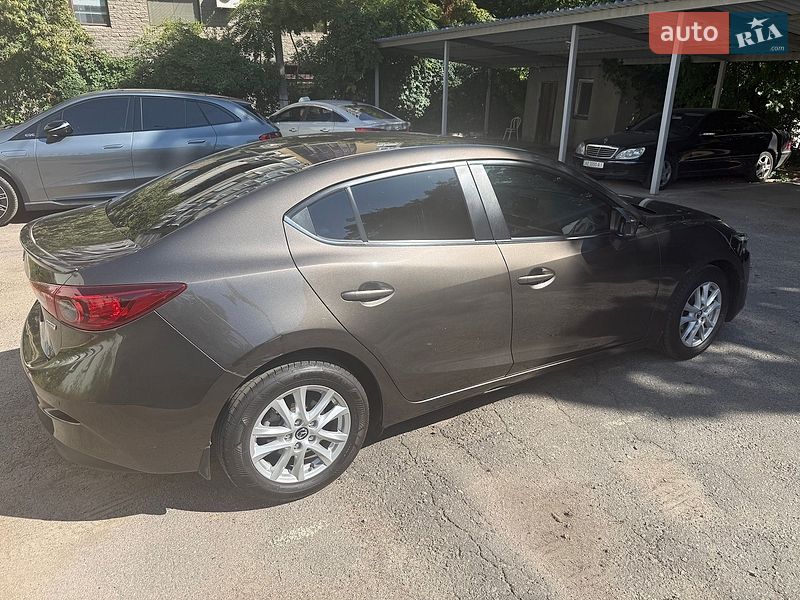 Седан Mazda 3 2017 в Днепре