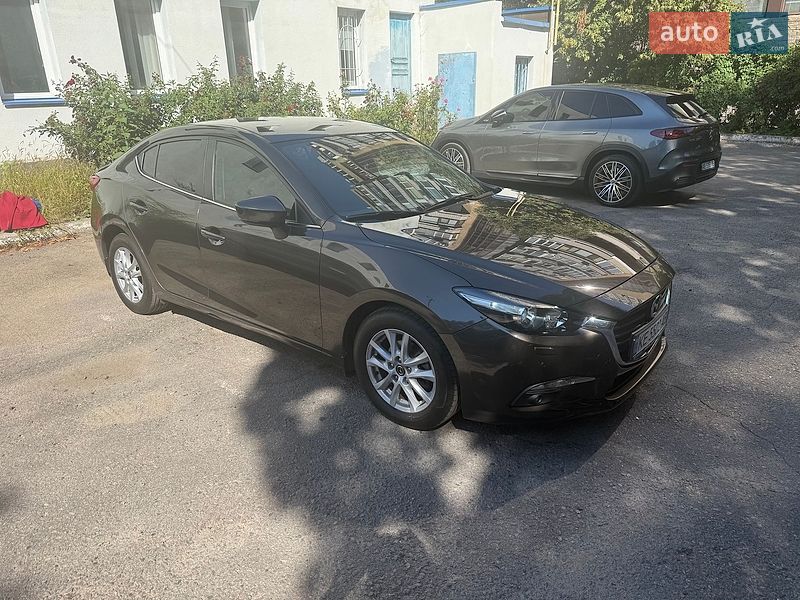 Седан Mazda 3 2017 в Днепре