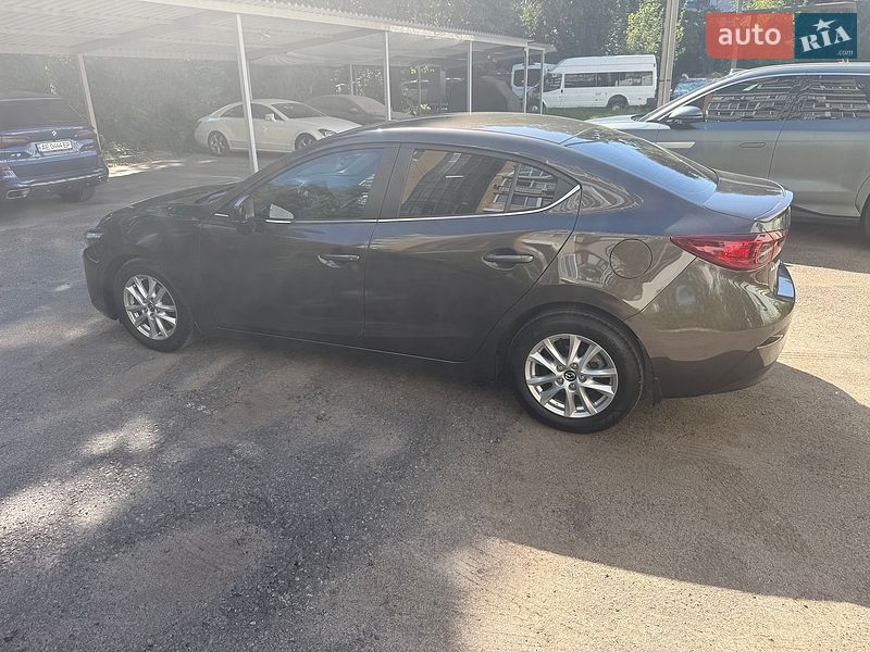Седан Mazda 3 2017 в Днепре