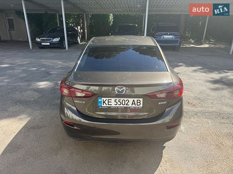 Седан Mazda 3 2017 в Днепре