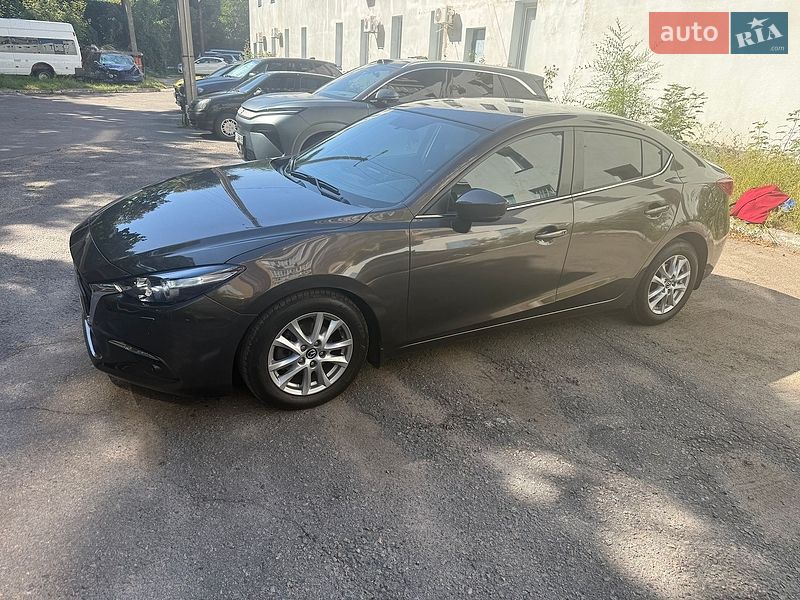 Седан Mazda 3 2017 в Днепре