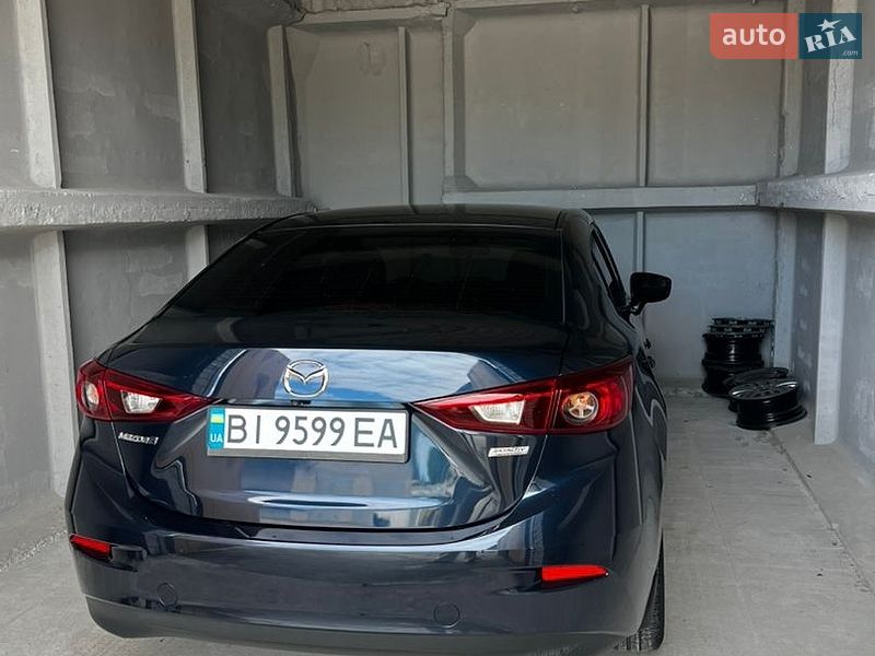 Седан Mazda 3 2016 в Кременчуці
