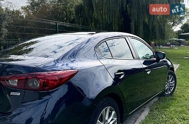 Седан Mazda 3 2016 в Кременчуці