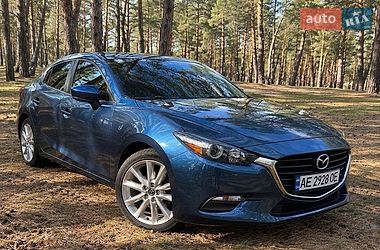 Седан Mazda 3 2016 в Павлограді
