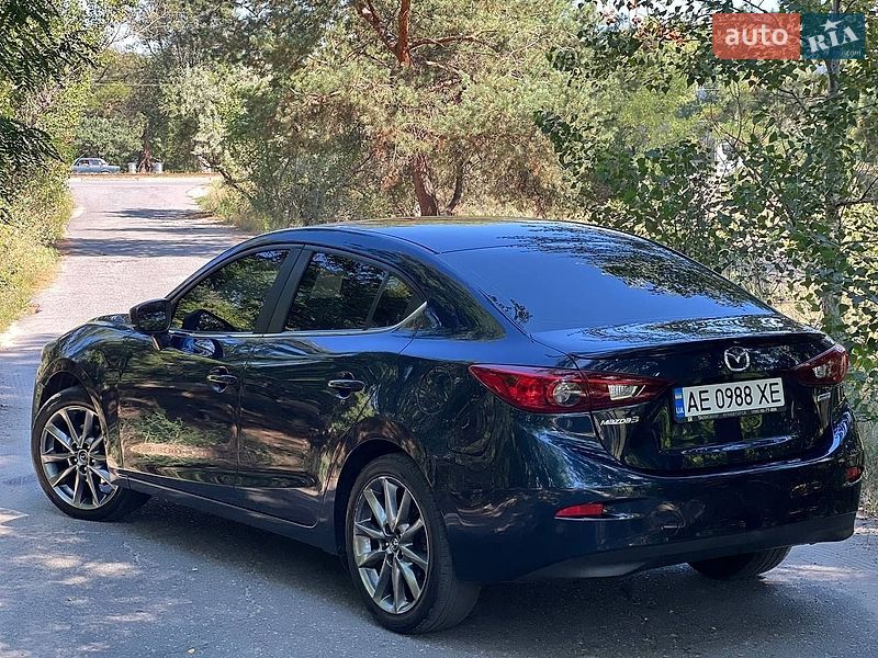 Седан Mazda 3 2018 в Днепре