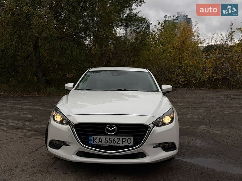 Седан Mazda 3 2018 в Киеве