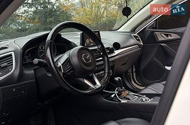 Седан Mazda 3 2018 в Киеве