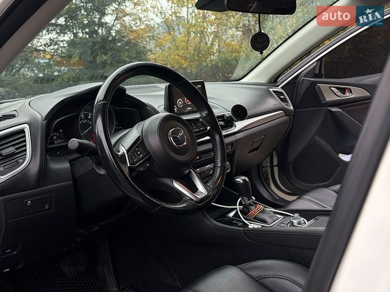 Седан Mazda 3 2018 в Киеве