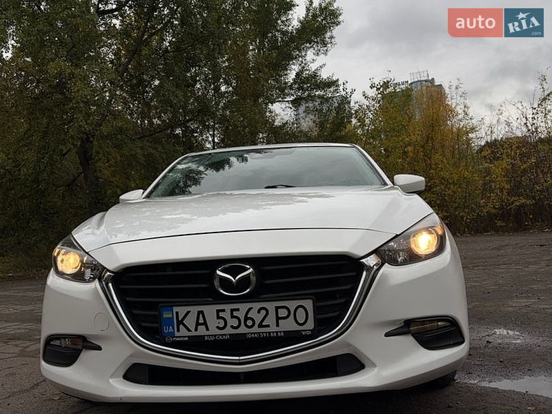 Седан Mazda 3 2018 в Киеве