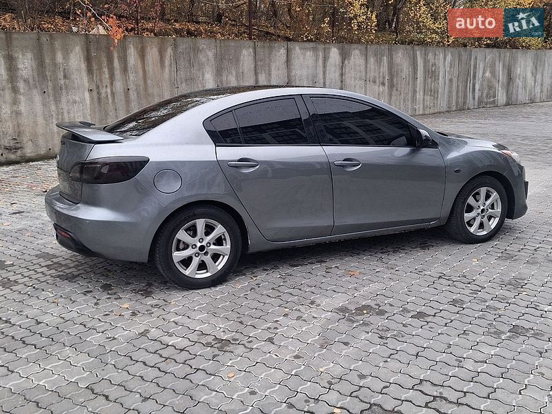 Седан Mazda 3 2011 в Ивано-Франковске