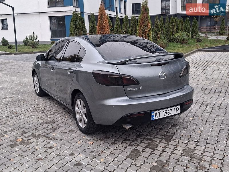 Седан Mazda 3 2011 в Ивано-Франковске