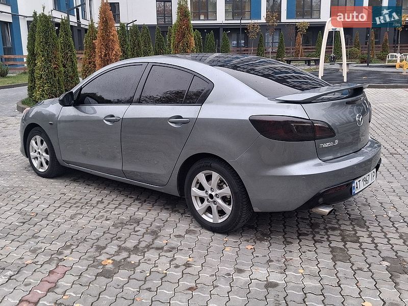 Седан Mazda 3 2011 в Ивано-Франковске