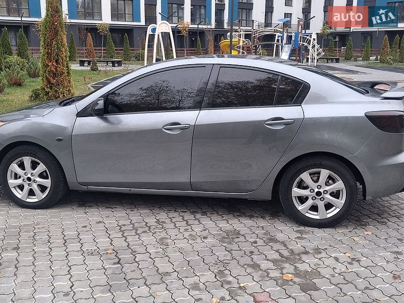 Седан Mazda 3 2011 в Ивано-Франковске