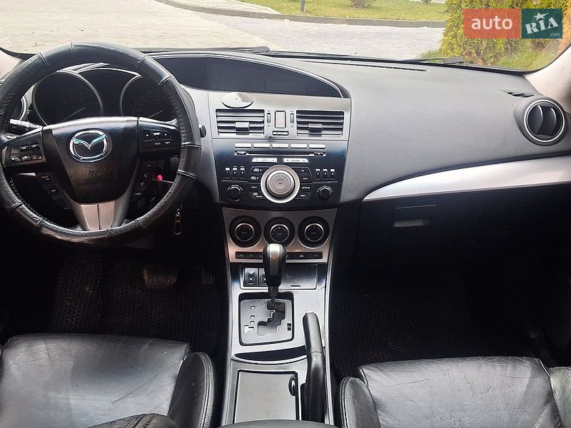 Седан Mazda 3 2011 в Ивано-Франковске