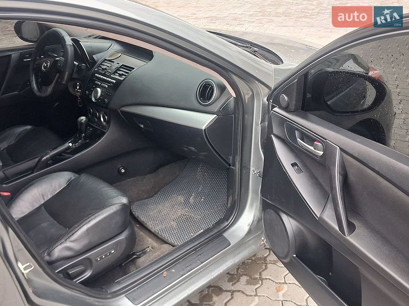 Седан Mazda 3 2011 в Ивано-Франковске