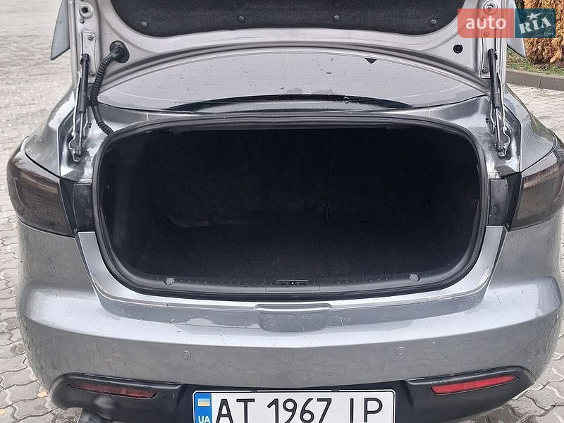 Седан Mazda 3 2011 в Ивано-Франковске