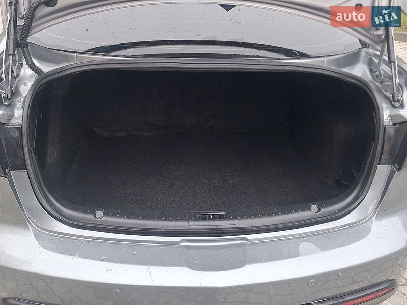 Седан Mazda 3 2011 в Ивано-Франковске