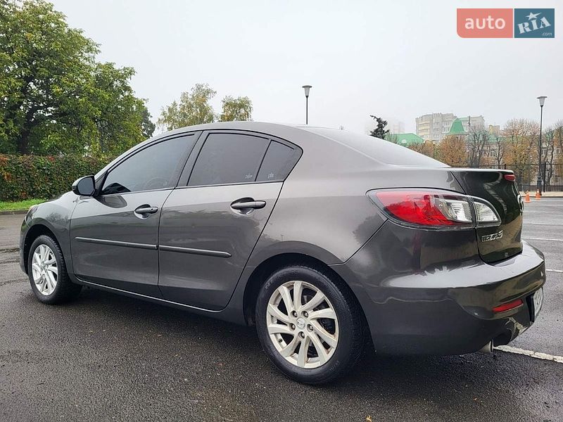 Седан Mazda 3 2011 в Черкасах
