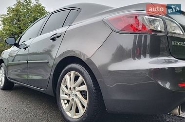 Седан Mazda 3 2011 в Черкасах