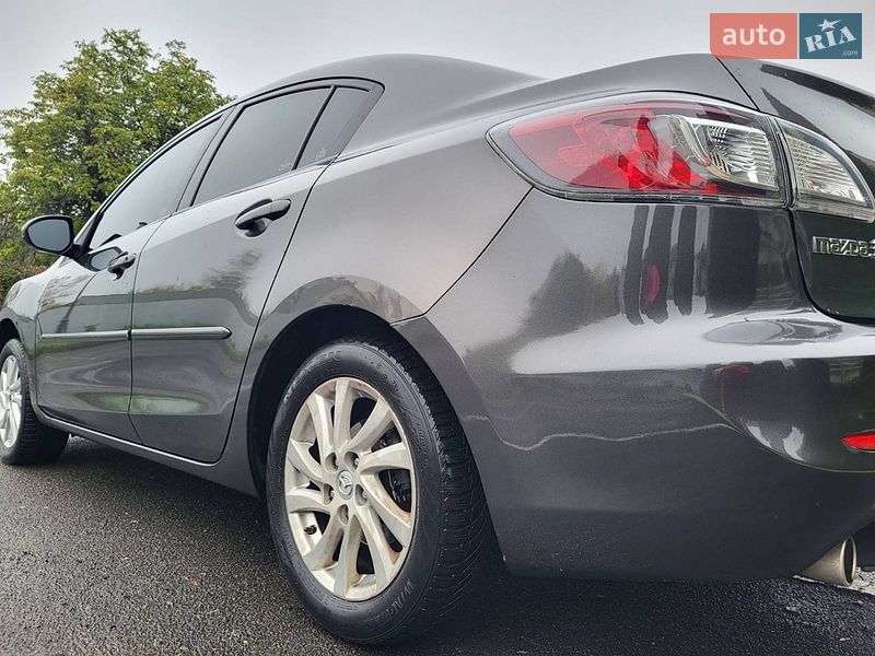 Седан Mazda 3 2011 в Черкасах