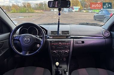 Седан Mazda 3 2005 в Коростене