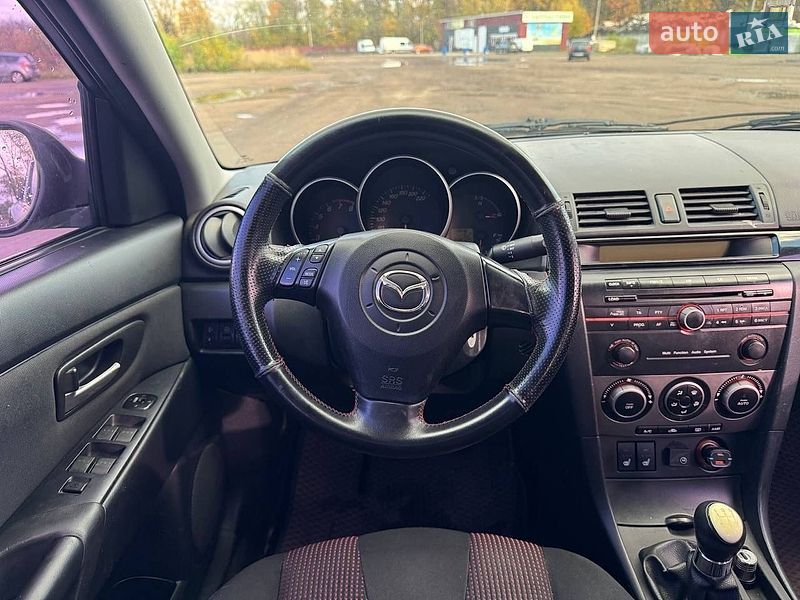 Седан Mazda 3 2005 в Коростене