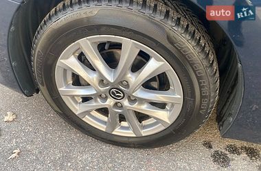 Седан Mazda 3 2015 в Киеве