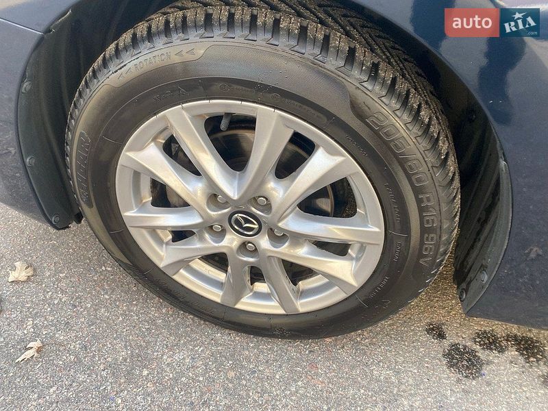 Седан Mazda 3 2015 в Киеве